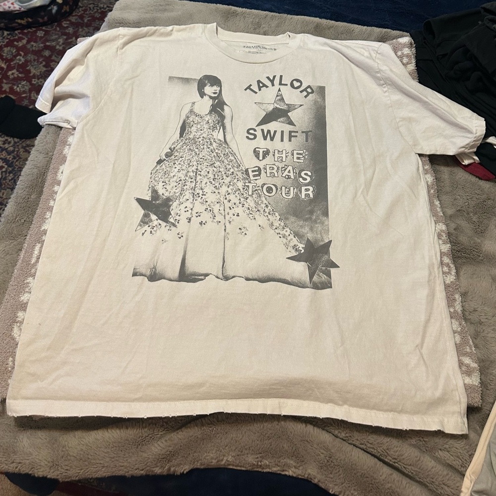 TAYLOR SWIFT | THE ERAS TOUR PHOTO OVERSIZED T-SHIRT